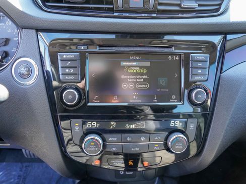 Used 2022 Nissan Rogue Sport SV w/ Technology Package image 14