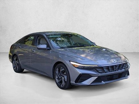 Certified 2024 Hyundai Elantra Limited FWD image 3