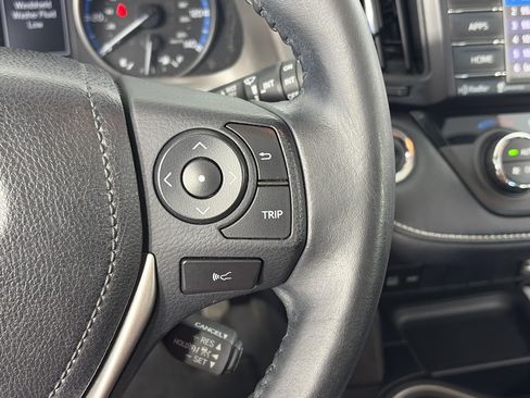 Used 2018 Toyota RAV4 XLE FWD image 30