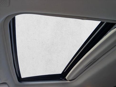 Used 2022 Toyota Sienna XLE image 13