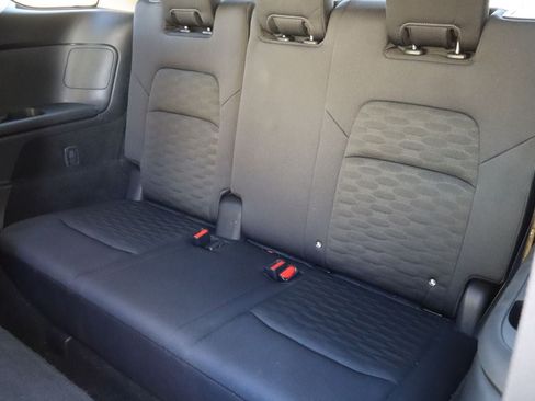 Used 2025 Nissan Pathfinder S FWD image 6