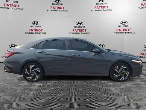 Used 2024 Hyundai Elantra SEL w/ Convenience Package FWD image 2