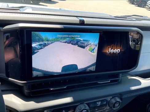 Used 2024 Jeep Wrangler Unlimited Sahara AWD/4WD image 24