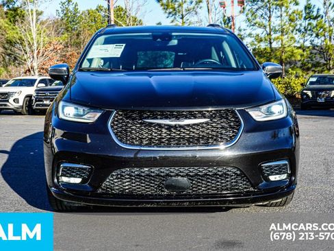 Used 2023 Chrysler Pacifica Limited image 10