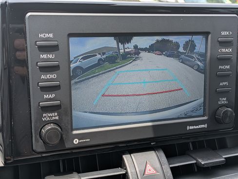 Used 2020 Toyota RAV4 LE FWD image 31