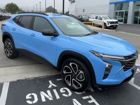 Used 2024 Chevrolet Trax RS w/ Sunroof Package image 2