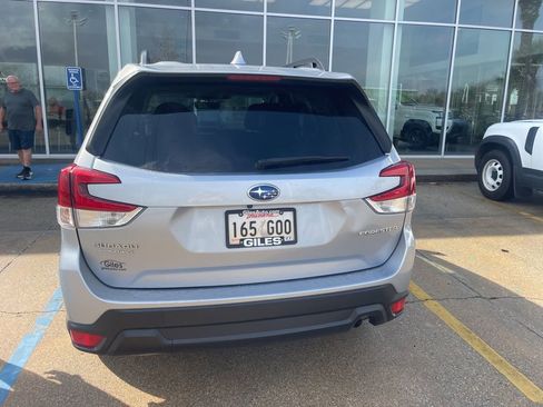 Used 2023 Subaru Forester Premium image 3