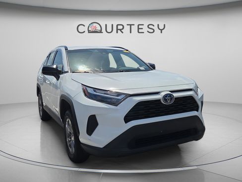 Used 2024 Toyota RAV4 LE AWD/4WD image 2
