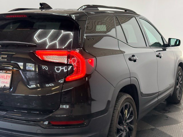 Used 2024 GMC Terrain SLT w/ Elevation Edition FWD image 11