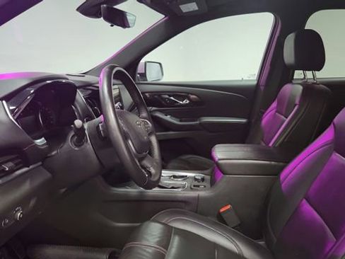 Used 2022 Chevrolet Traverse RS image 9