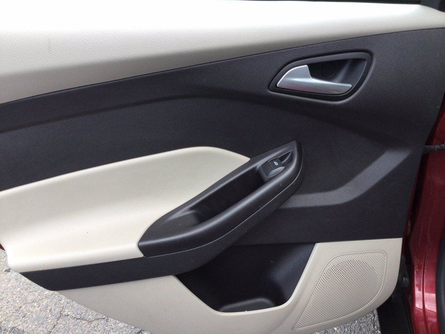 Used 2014 Ford Focus SE FWD image 12