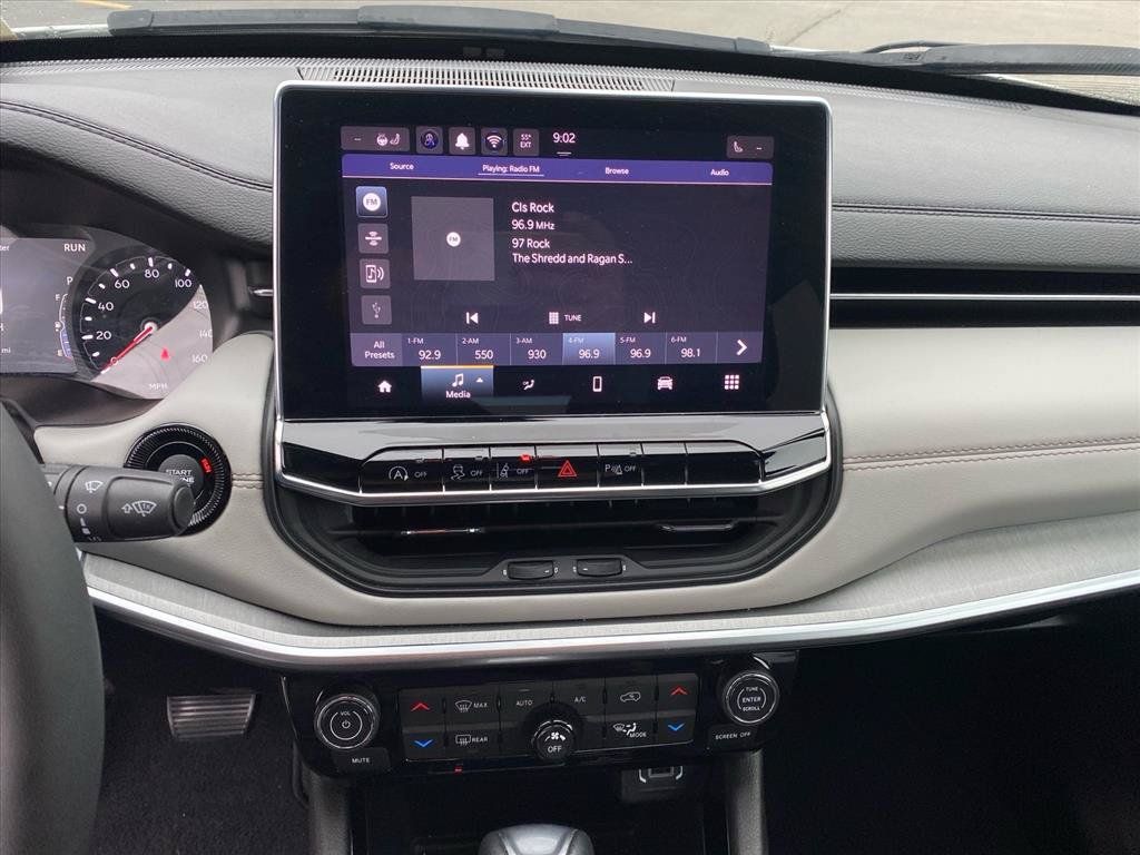 Certified 2025 Jeep Compass Limited AWD/4WD image 11