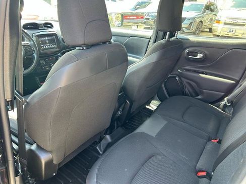Used 2018 Jeep Renegade Altitude FWD image 14