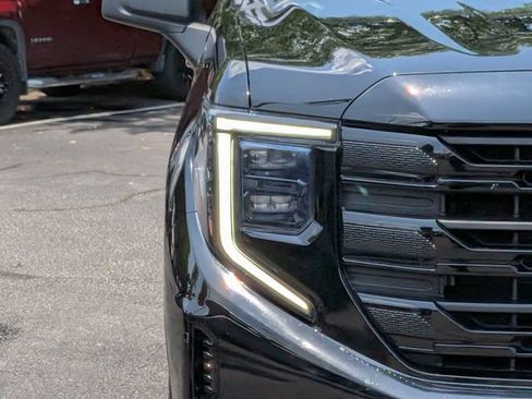 Used 2023 GMC Sierra 1500 Elevation AWD/4WD image 10