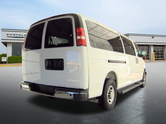 Used 2025 Chevrolet Express 3500 LT w/ LT Preferred Equipment Group RWD image 4