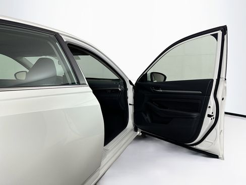 Used 2023 Nissan Altima 2.5 SV w/ SV Premium Package FWD image 32