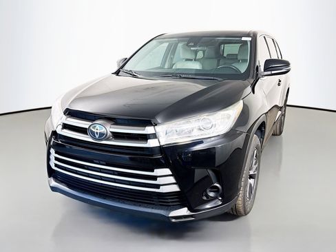 Used 2018 Toyota Highlander LE image 4