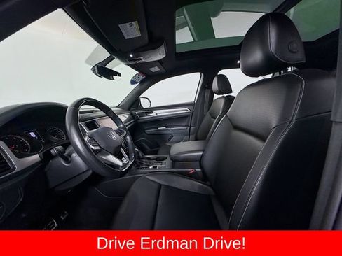 Used 2020 Volkswagen Atlas Cross Sport SE w/ Panoramic Sunroof Package FWD image 6