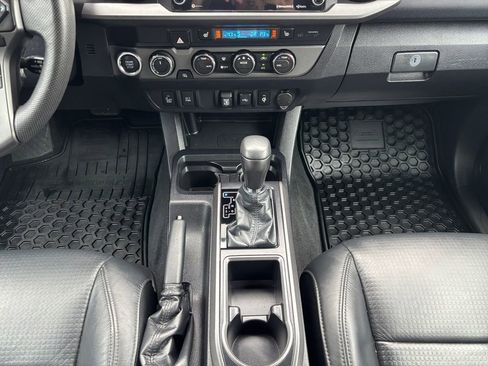 Used 2021 Toyota Tacoma TRD Off-Road image 12
