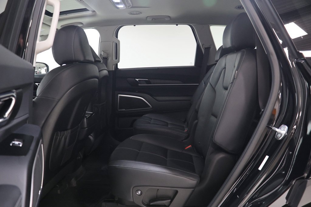 Used 2024 Kia Telluride EX w/ EX Captain's Chair Package AWD/4WD image 34