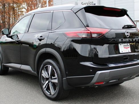 Certified 2025 Nissan Rogue SL w/ SL Premium Package image 8