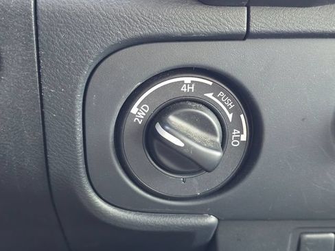 Used 2025 Nissan Frontier SV AWD/4WD image 16