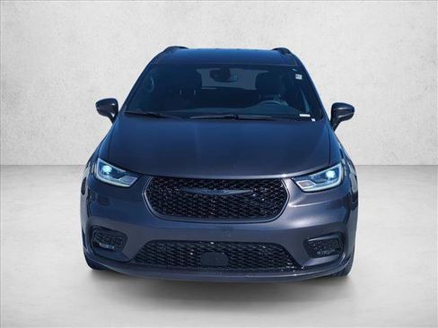 Used 2023 Chrysler Pacifica Touring-L w/ S Appearance Package image 2