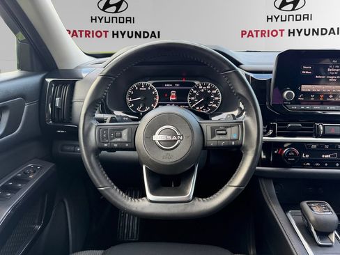 Used 2025 Nissan Pathfinder SV AWD/4WD image 14