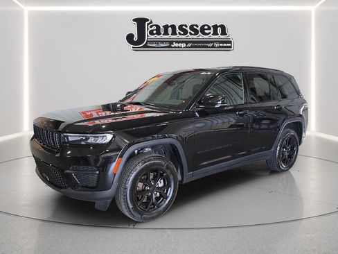 Used 2024 Jeep Grand Cherokee Altitude AWD/4WD image 1
