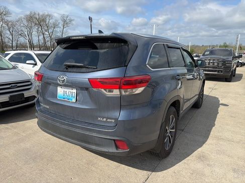 Used 2018 Toyota Highlander XLE AWD/4WD image 3