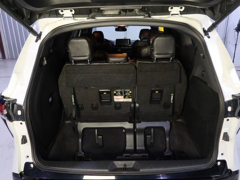 Used 2023 Toyota Sienna XSE image 28