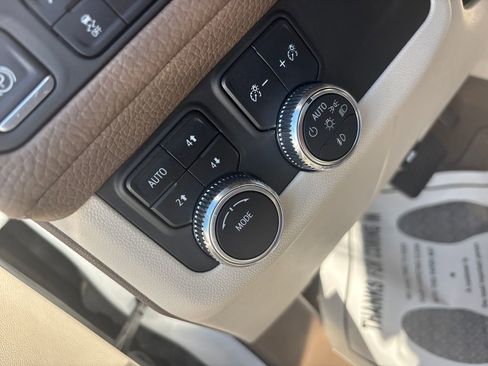 Used 2022 GMC Yukon Denali image 31