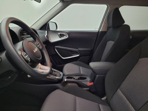 Used 2025 Kia Soul LX w/ LX Technology Package image 17