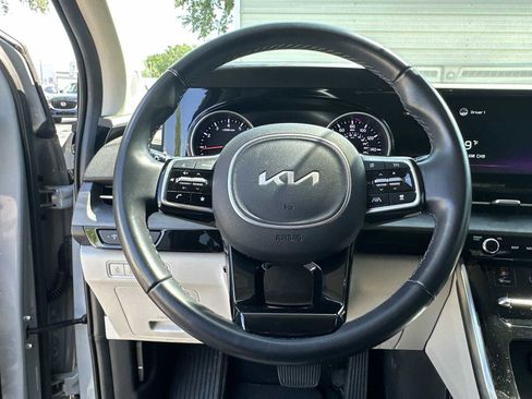 Used 2022 Kia Carnival EX FWD image 20