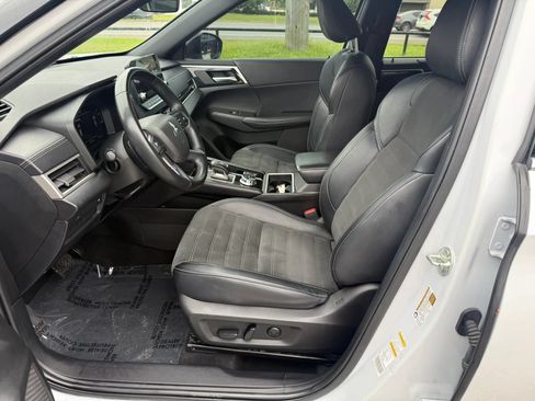 Used 2024 Mitsubishi Outlander SE Black Edition FWD image 14
