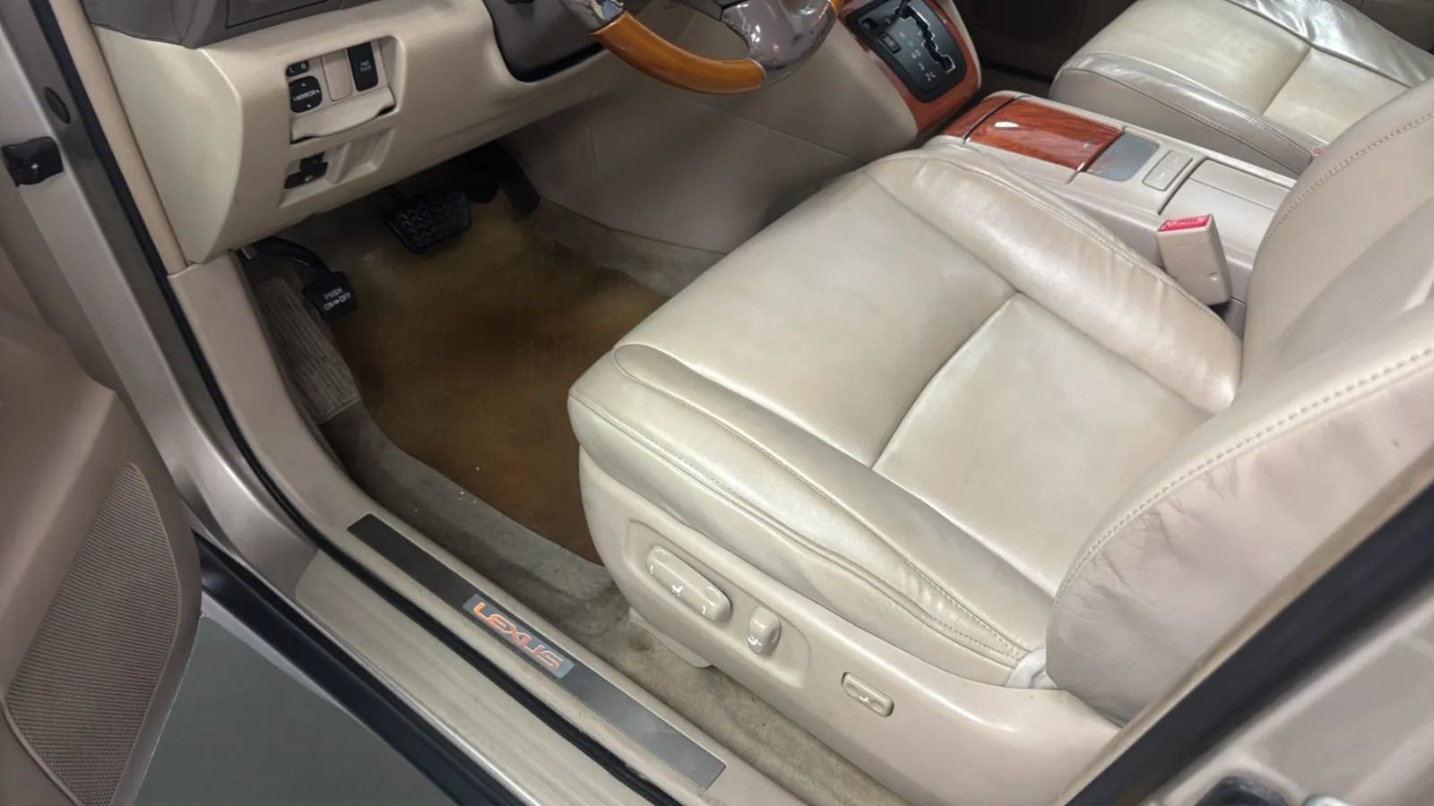 Used 2005 Lexus RX 330 AWD w/ Premium Plus Pkg image 24