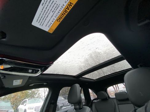 Used 2025 Mercedes-Benz GLC 300 4MATIC image 21