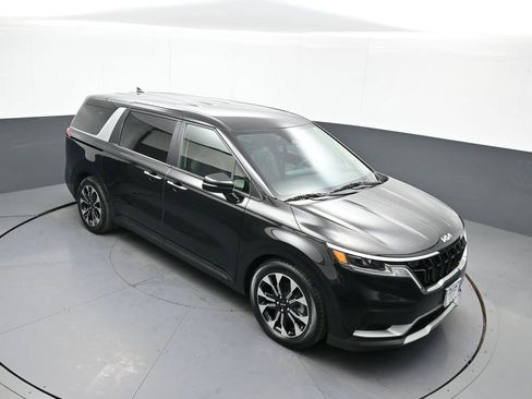 Used 2023 Kia Carnival EX image 37