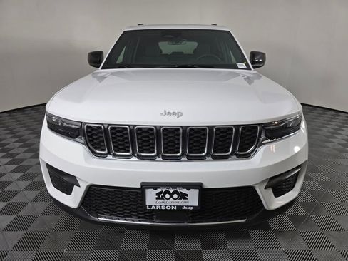 New 2025 Jeep Grand Cherokee Laredo image 9