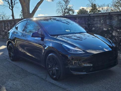 Used 2023 Tesla Model Y Long Range image 12