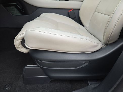 Used 2025 Lincoln Aviator Reserve w/ Luxury Package image 17