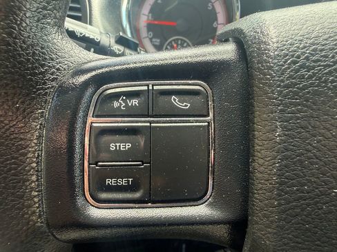 Used 2018 Dodge Grand Caravan SE w/ UConnect Hands-Free Group FWD image 19