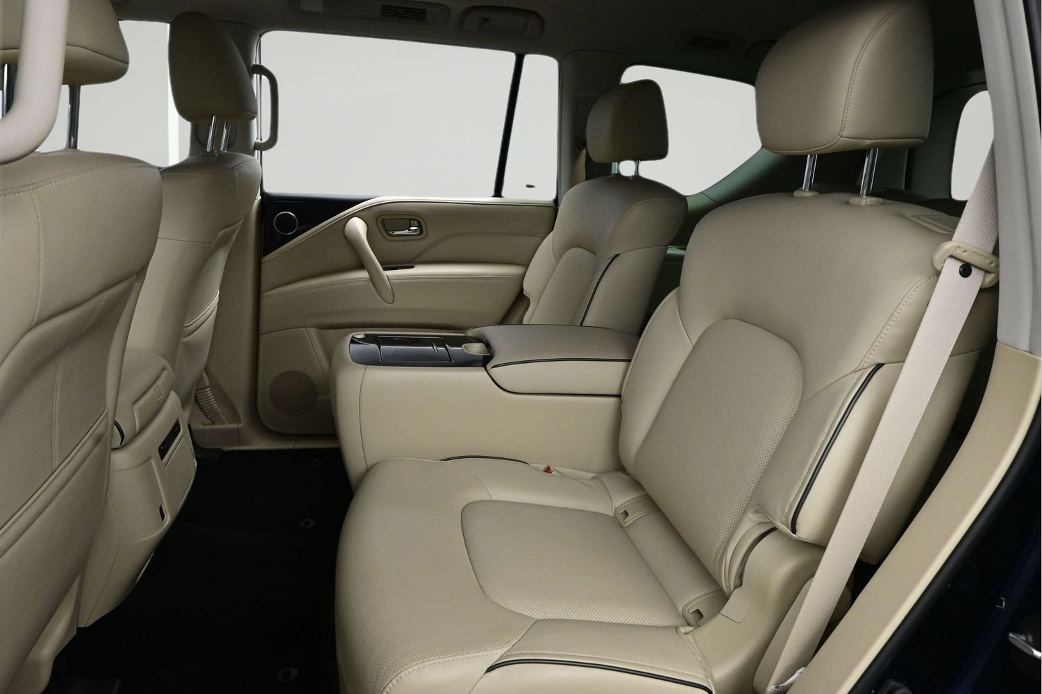 Used 2023 INFINITI QX80 Luxe w/ All-Season Package AWD/4WD image 11