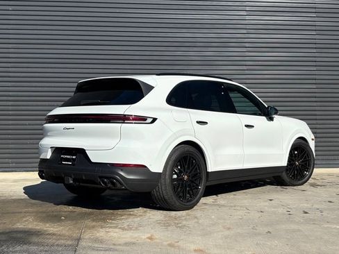 Certified 2025 Porsche Cayenne image 7