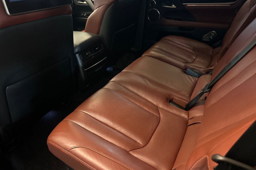 Used 2016 Lexus LX 570 4WD w/ Luxury Package image 12