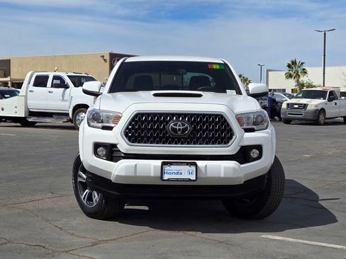 Used 2019 Toyota Tacoma TRD Sport AWD/4WD image 2