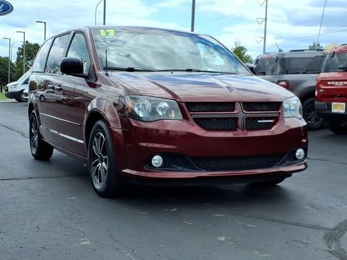 Used 2017 Dodge Grand Caravan GT w/ Safety Sphere Group FWD image 3