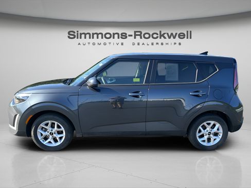 Used 2025 Kia Soul LX w/ LX Technology Package FWD image 2