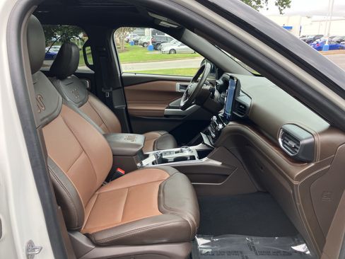 Used 2024 Ford Explorer King Ranch w/ Technology Package AWD/4WD image 38