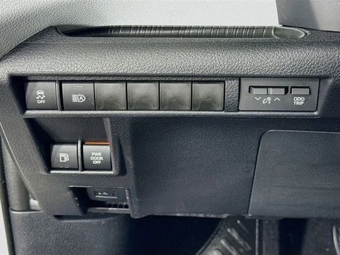Certified 2026 Toyota Sienna LE FWD image 11
